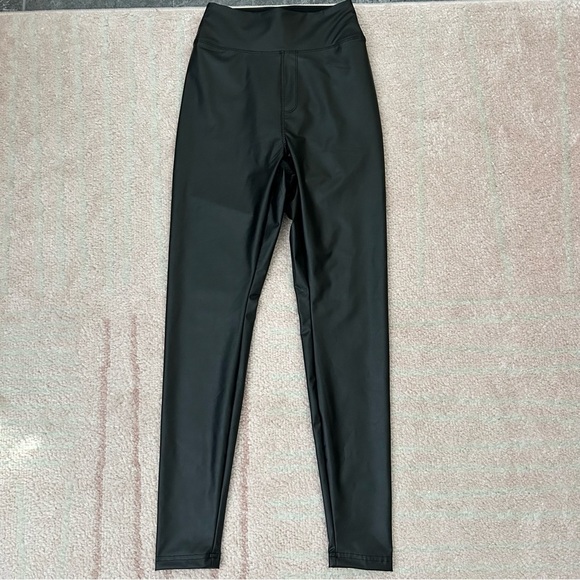 NWT Offline Aerie Faux Leather Look Leggings Black Size Small Short High Rise - Picture 1 of 12